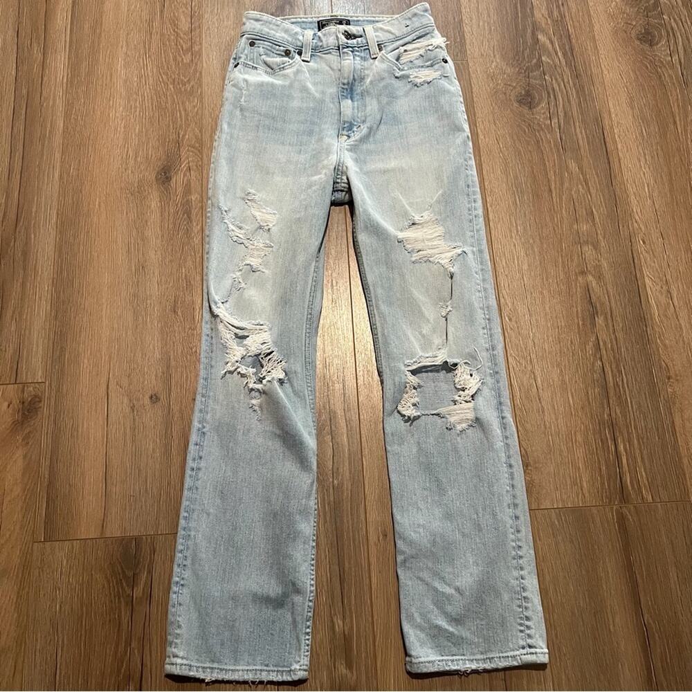 Abercrombie & Fitch Zoe Natural Rise Ankle Straight Jeans Light Wash Distressed